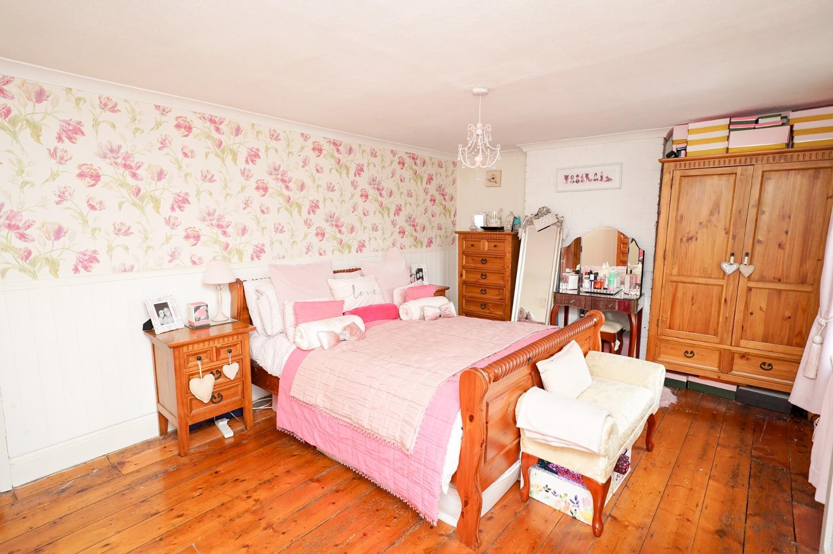 Woburn Road, Heath And Reach, Leighton Buzzard Quarters Estate Agents